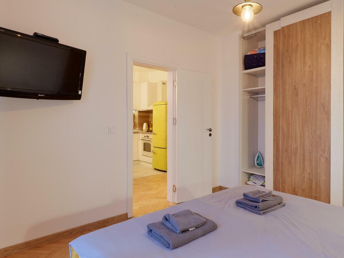 *the Cosmopolitan* Apartment