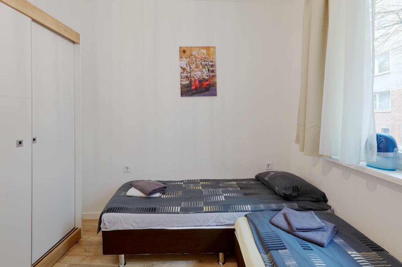 *the Cosmopolitan* Apartment *